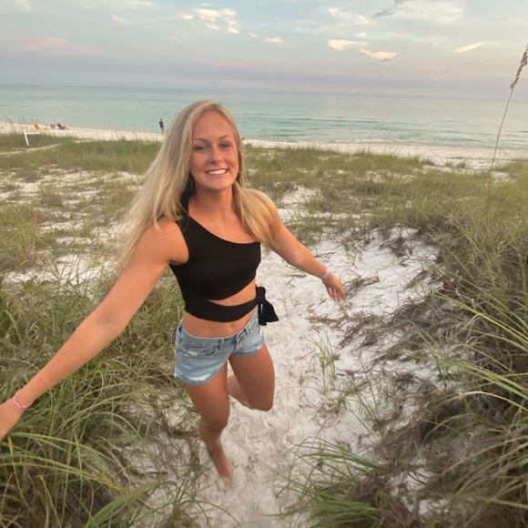 Meet your Posher, Alexandra - Picture 1 of 1